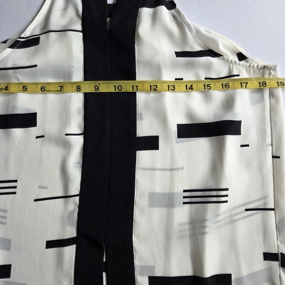 Trouvé Black and White Sleeveless Halter Top - Picture 3 of 9